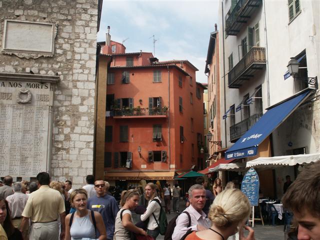 Blick auf einen Platz in der Nizza
